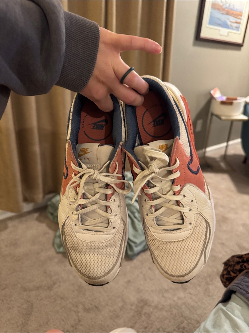 Nike Men’s Cream and Orange Low-Top Sneakers with Navy Swoosh. Men’s 8